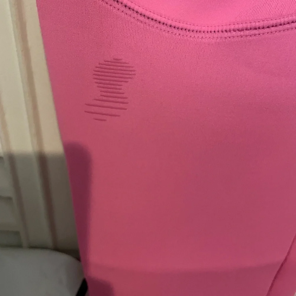 Skims sport scuba leggins.